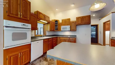 924 Maplewood St, Willard, OH 44890 photo 9