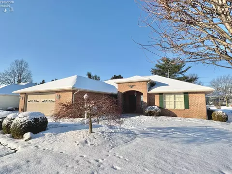 924 Maplewood St, Willard, OH 44890