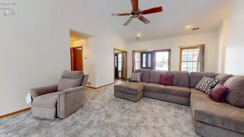 924 Maplewood St, Willard, OH 44890 photo 8