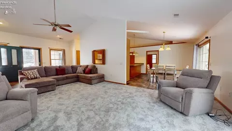 924 Maplewood St, Willard, OH 44890 photo 7
