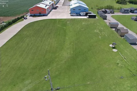 2656 E Harbor Rd, Port Clinton, OH 43452
