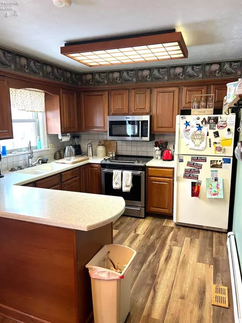 3359 Liberty Rd, Willard, OH 44890 photo 4