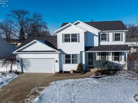 14 Whitney Dr, Fremont, OH 43420