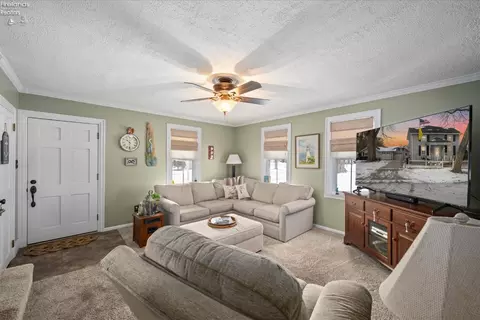 Living - 301 Ohio St, Huron, OH 44839 photo 2 of 2