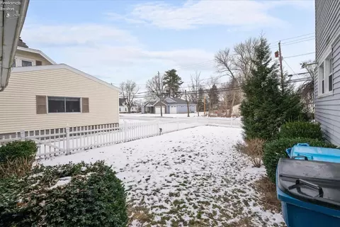 Exterior - 301 Ohio St, Huron, OH 44839 photo 6 of 7