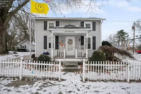 Exterior - 301 Ohio St, Huron, OH 44839 photo 2 of 7