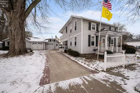 Exterior - 301 Ohio St, Huron, OH 44839 photo 3 of 7