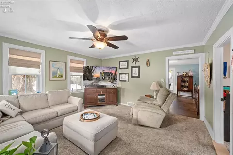 Living - 301 Ohio St, Huron, OH 44839 photo 1 of 2