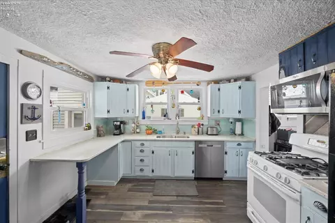 Kitchen - 301 Ohio St, Huron, OH 44839 photo 1 of 3