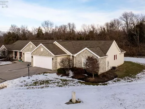 3944 E Vineyard Village Dr, Port Clinton, OH 43452