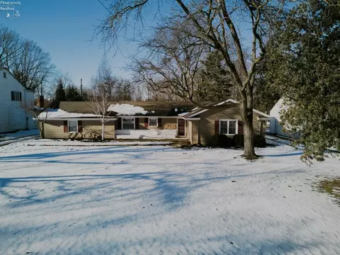 303 Cedar Brook Ln, Sandusky, OH 44870
