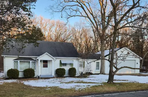 614 NW Catawba Rd, Port Clinton, OH 43452