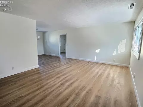 Living - 305 Magnolia Rd, Huron, OH 44839 photo 3 of 3