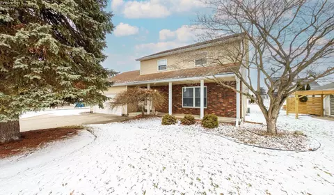 708 Valleyview Dr, Bellevue, OH 44811