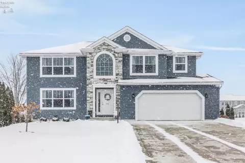 608 Summerfield Pl, Huron, OH 44839 photo 2