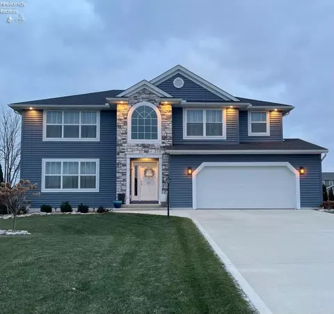 608 Summerfield Pl, Huron, OH 44839