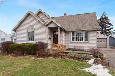 219 Harding Ave, Fremont, OH 43420