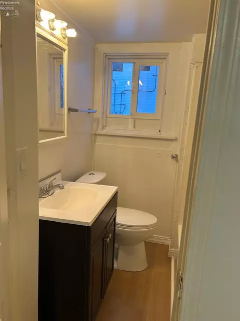 Bath - 226 E Monroe, Sandusky, OH 44870 photo 1 of 1