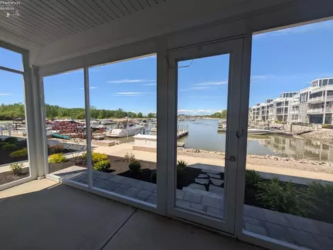 2727 S Harbor Bay Dr #1112, Marblehead, OH 43440