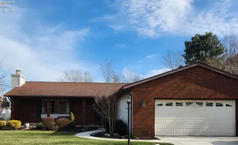 3212 Stonewood Dr, Sandusky, OH 44870