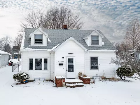 318 N Collinwood Ave, Fremont, OH 43420