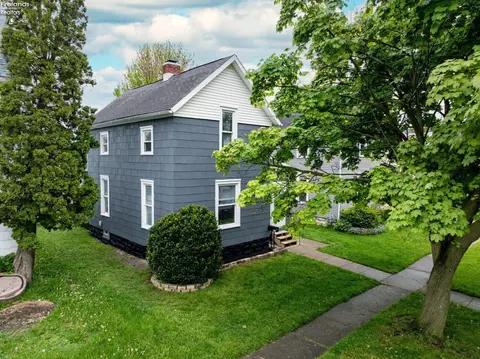 1608 Garrison St, Fremont, OH 43420