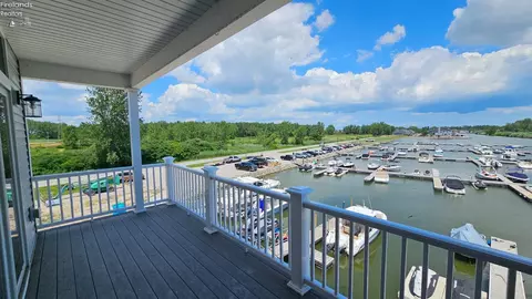 2707 S Harbor Bay Dr #1332, Marblehead, OH 43440
