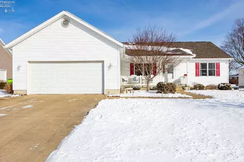 72 Whitney Dr, Fremont, OH 43420