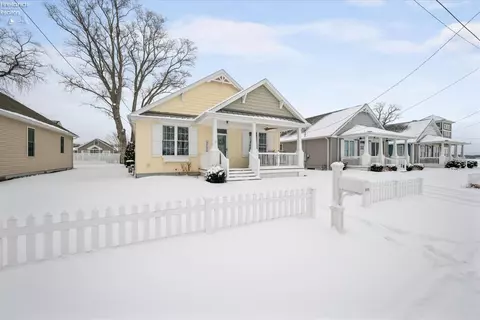 2091 S Bayview Dr, Marblehead, OH 43440 photo 2