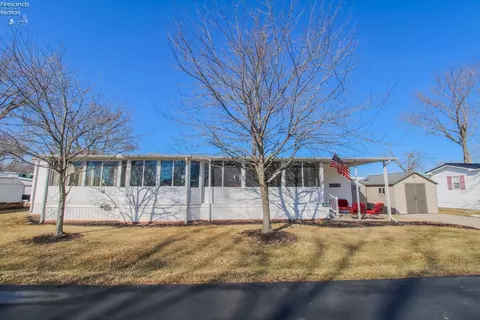 1623 NE Catawba Rd #164, Port Clinton, OH 43452