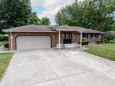 35 Westwood Dr, Fremont, OH 43420