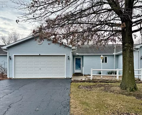 524 Autumnwood Dr #B, Tiffin, OH 44883