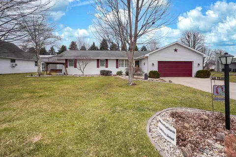 114 Wisteria Dr, Fremont, OH 43420