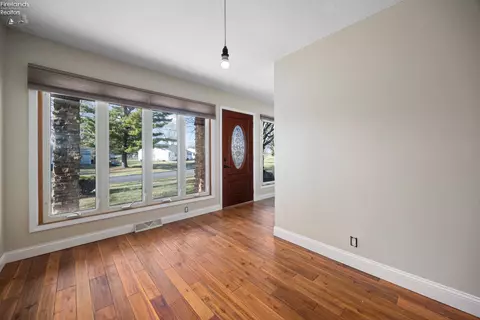 299 Valley View Dr, Huron, OH 44839 photo 7