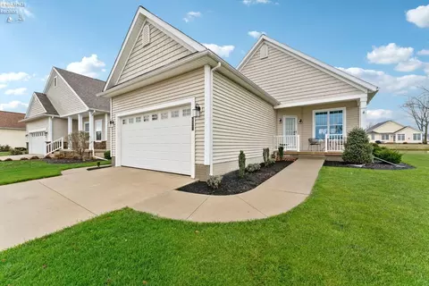 827 Lost Lake Dr, Port Clinton, OH 43452
