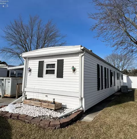 60 N State Rt 101 #25, Tiffin, OH 44883