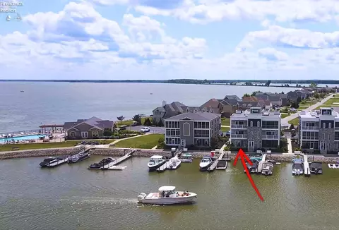 2568 S Waterside Ct #211, Marblehead, OH 43440