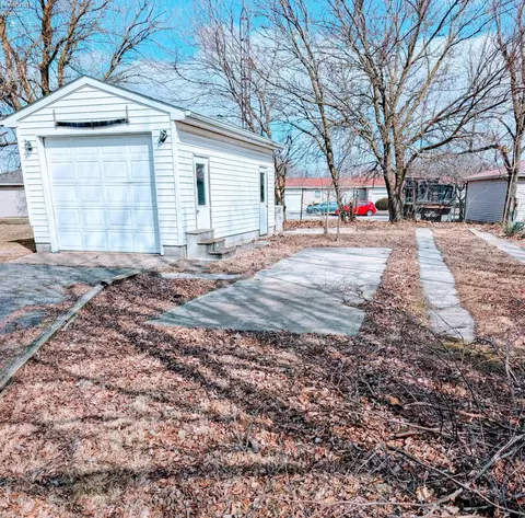 110 Oakwood Dr, Bellevue, OH 44811