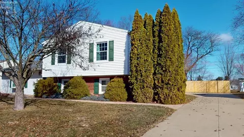 49 Crestwood Dr, Willard, OH 44890 photo 2