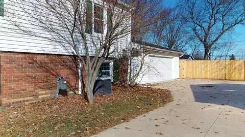 49 Crestwood Dr, Willard, OH 44890 photo 3