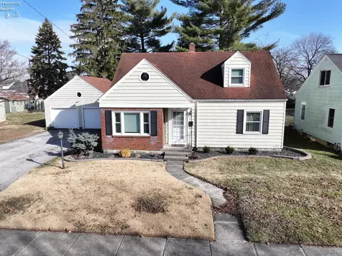 123 N Collinwood Ave, Fremont, OH 43420