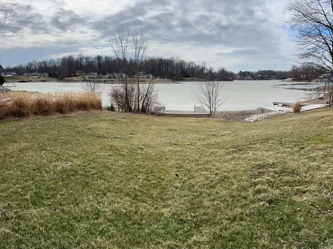 1275 Greenfield Dr, Willard, OH 44890