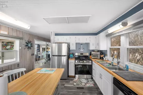 167 N Christopher Dr, Marblehead, OH 43440 photo 2