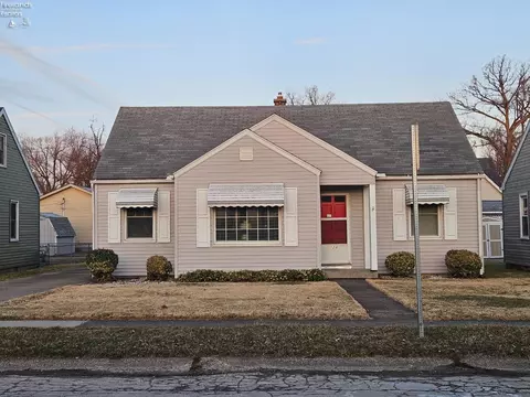 124 Walnut St, Port Clinton, OH 43452