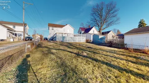 316 Park St, Willard, OH 44890 photo 4