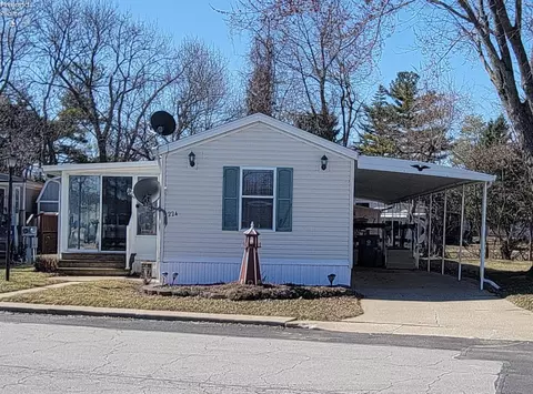 224 Driftwood Dr, Port Clinton, OH 43452