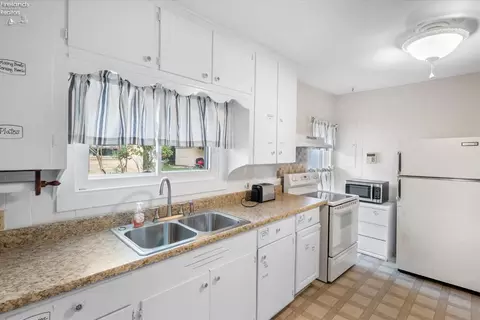 Kitchen - 508 E 2nd St, Lakeside, OH 43440 photo 1 of 2