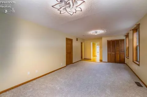 Living - 826 Maple, Sandusky, OH 44870 photo 1 of 3