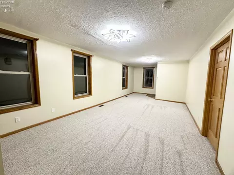 Living - 826 Maple, Sandusky, OH 44870 photo 3 of 3