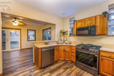 Kitchen - 826 Maple, Sandusky, OH 44870 photo 3 of 3